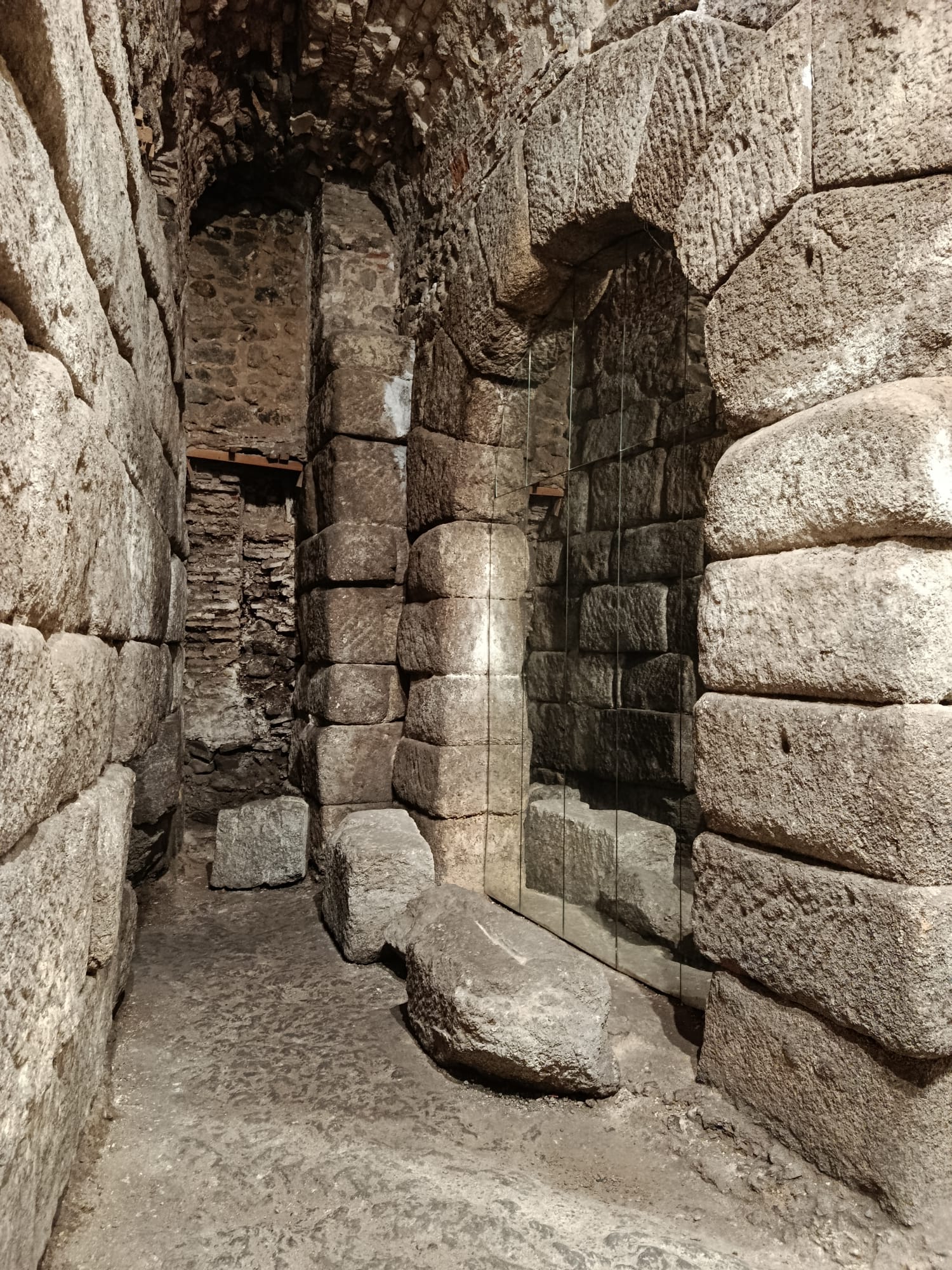 Tour subterráneo Toledo: Cuevas de Hércules, cisterna romana, restos arqueológicos y termas romanas